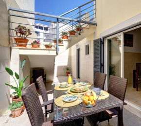 City center, private parking, AC, 6ppl.